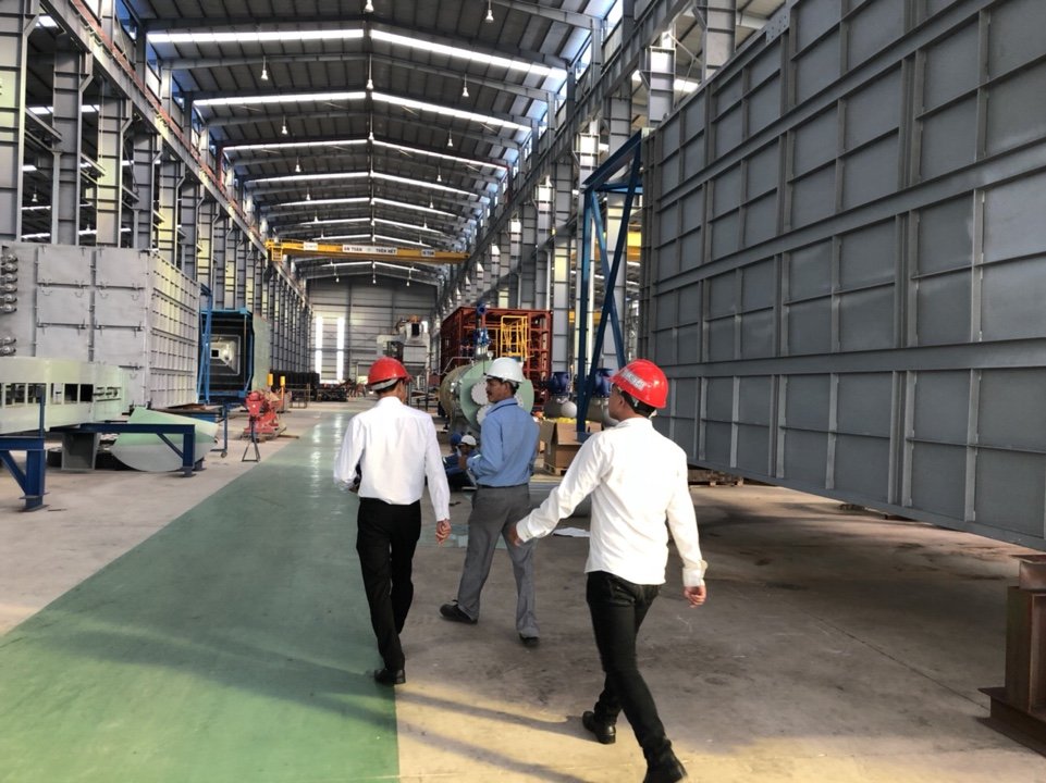 PHƯƠNG TIỆN VẬN TẢI GẮN CẨU LINH HOẠT TRONG VẬN CHUYỂN HÀNG HÓA