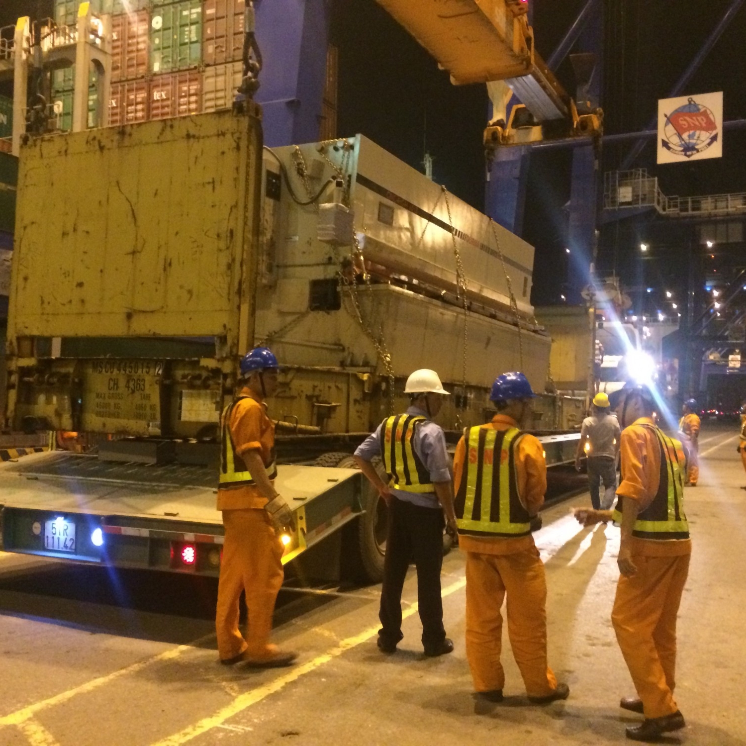 VẬN CHUYỂN THIẾT BỊ SIÊU TRƯỜNG SIÊU TRỌNG NẶNG 70 TẤN THEO PHƯƠNG ÁN TÀU - XE