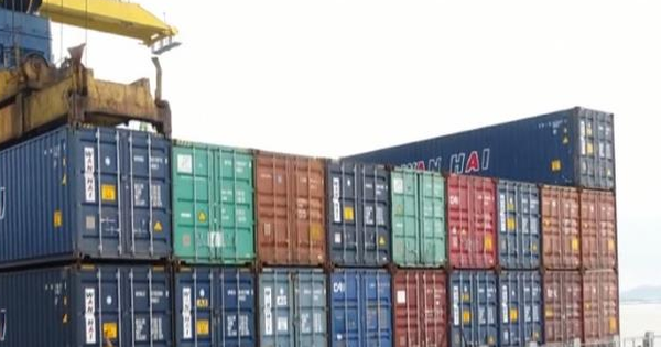 Xuất khẩu gặp khó vì thiếu container rỗng trong mùa cao điểm